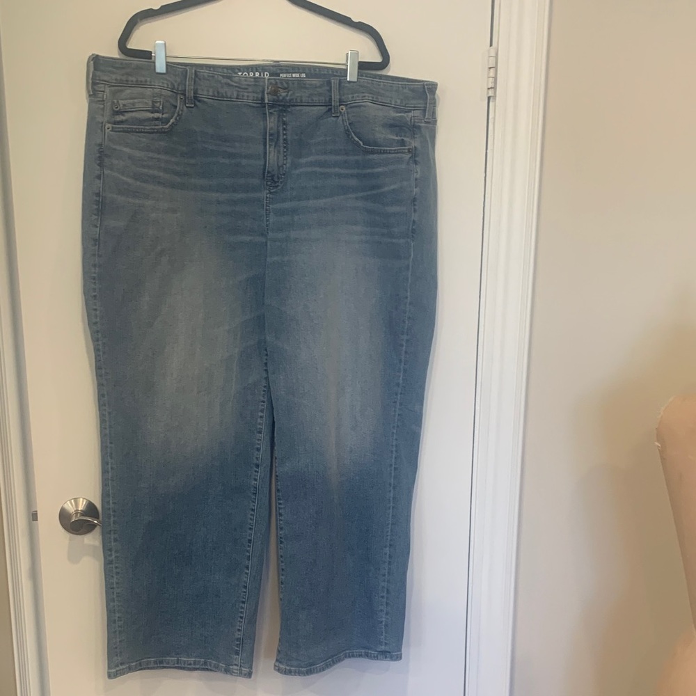 Torrid Women's Feel the Fit Blue wide Leg vintage stretch Jeans